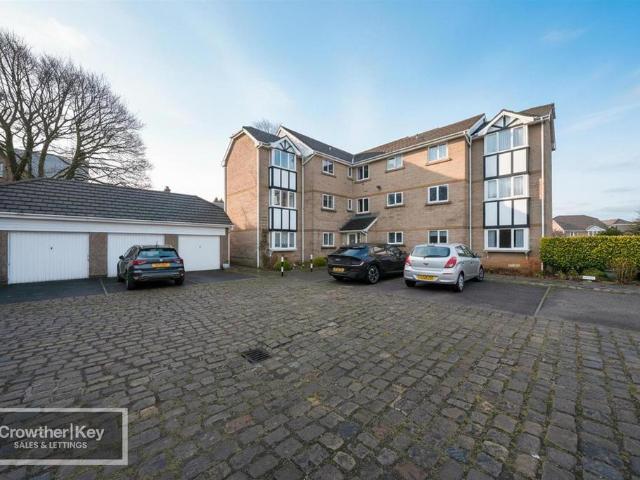 Flat for sale in Charlesworth, East Midlands