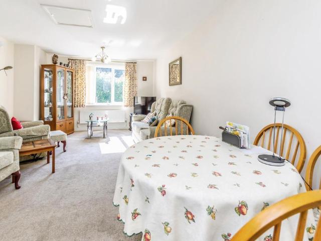 Flat for sale in Hillview, Surrey
