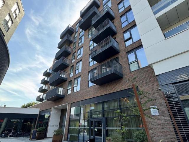 Flat for sale in London Borough of Ealing, Greater London
