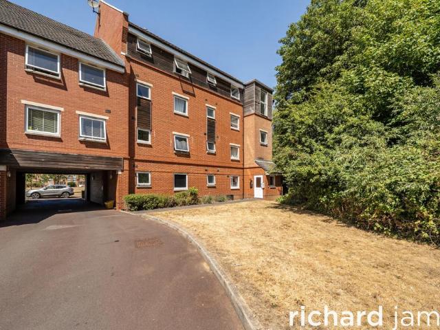 Flat for sale in Rodbourne, Swindon