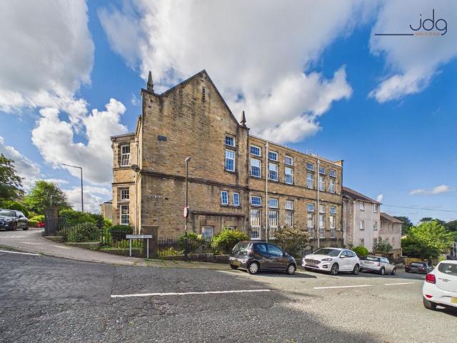 Flat for sale in Greaves, Bare