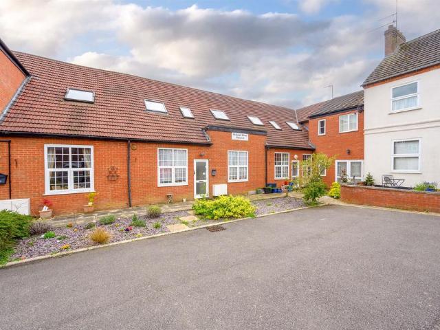 Flat for sale in Desborough