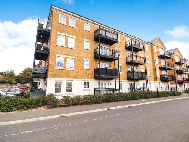 Flat for sale in Slade Green, Greater London