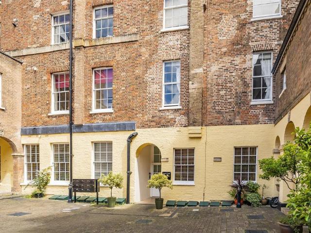 Flat for sale in Firepool, Rumwell