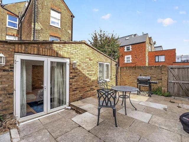 Flat for sale in Putney, Greater London