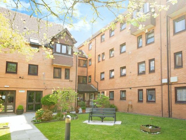 Flat for sale in Plasnewydd, Falcon Lodge
