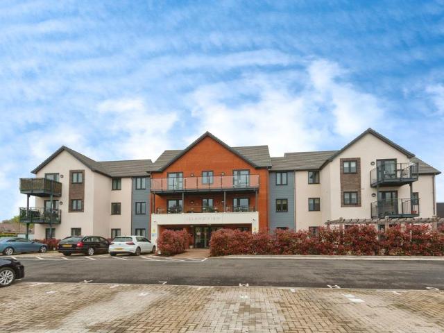 Flat for sale in Hounsome Fields, Priest Down