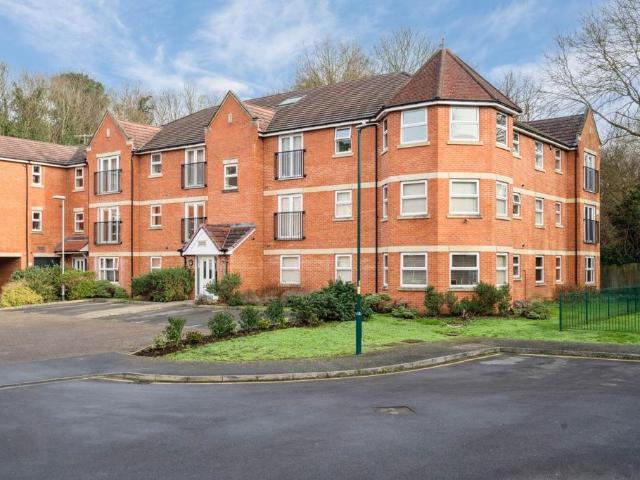 Flat for sale in Bushey