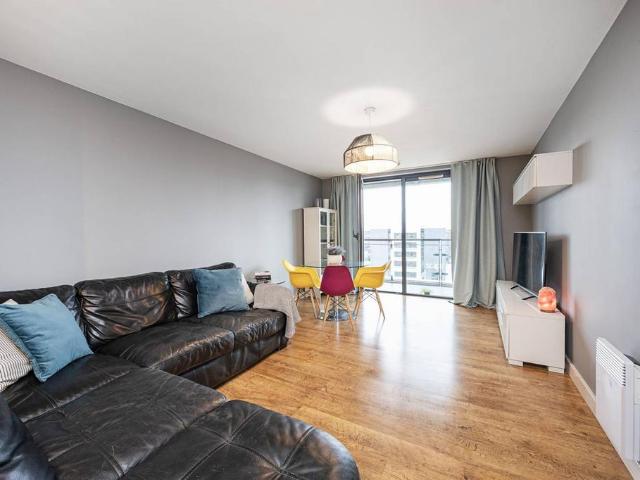 Flat for sale in Suttons Wharf, Mile End