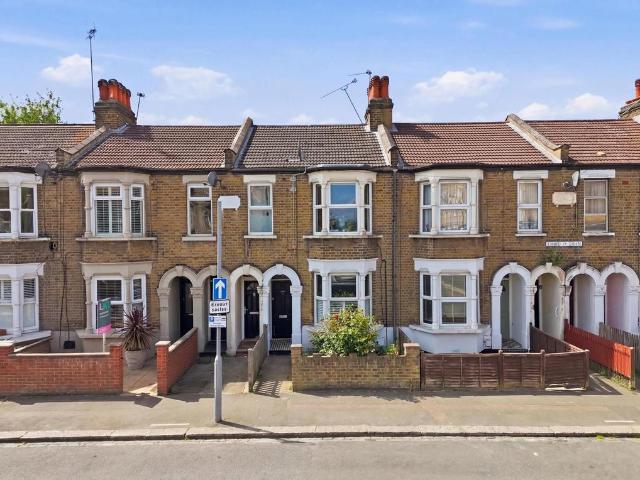 Flat for sale in Leyton, Greater London