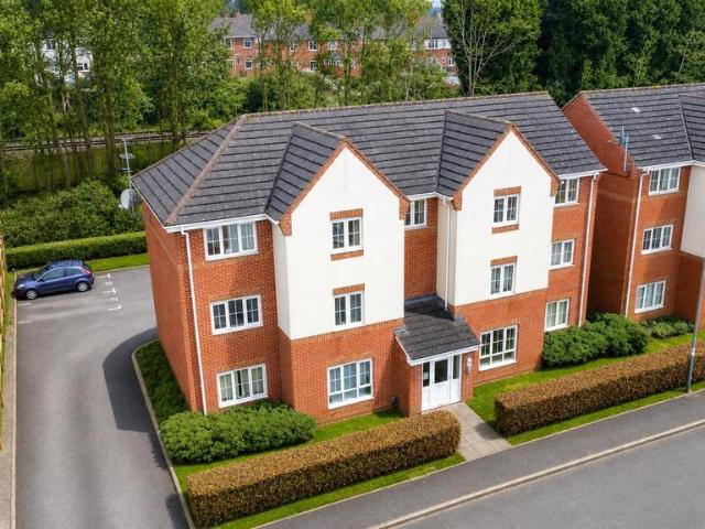 Flat for sale in Haden Hill, Fold Hill