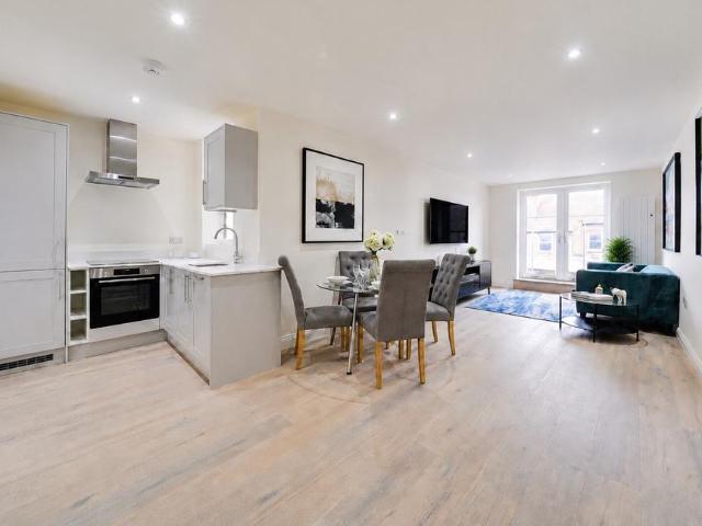 Flat for sale in Southfields, Greater London