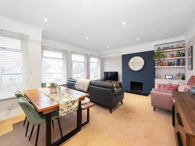 Flat for sale in London Borough of Lewisham, Forest Hill