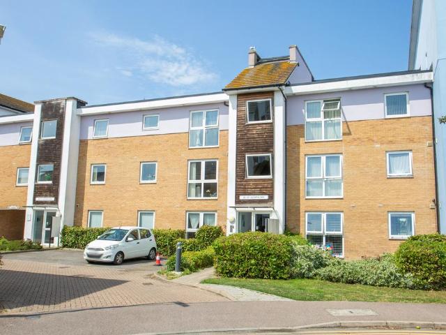 Flat for sale in The Bridge, Kent