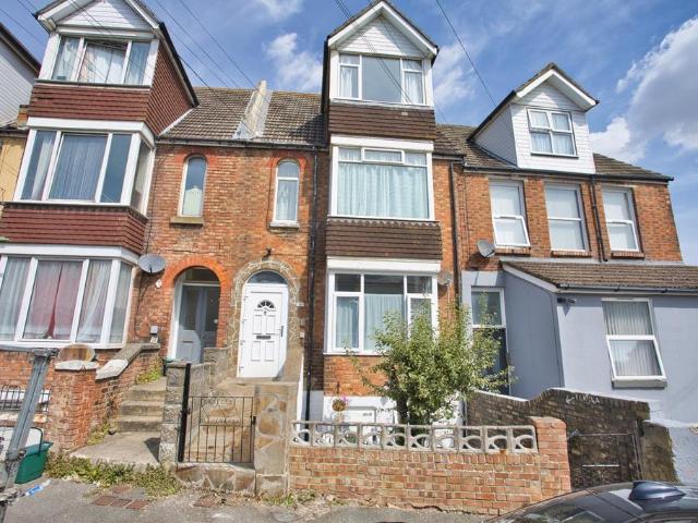 Flat for sale in Folkestone