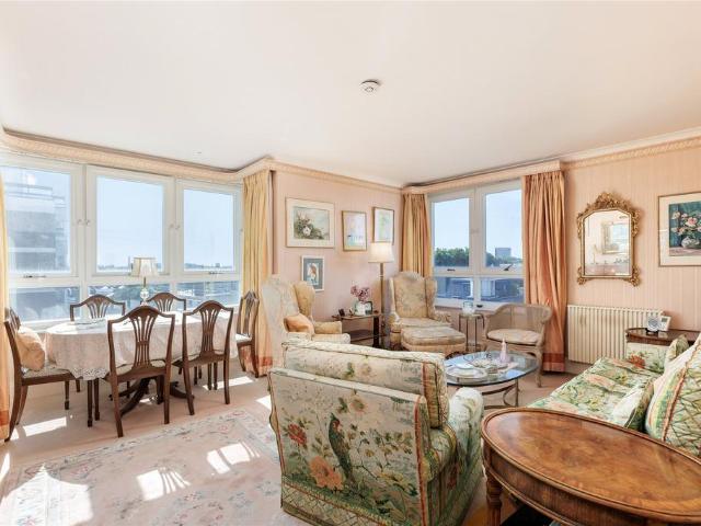 Flat for sale in Chelsea, Greater London