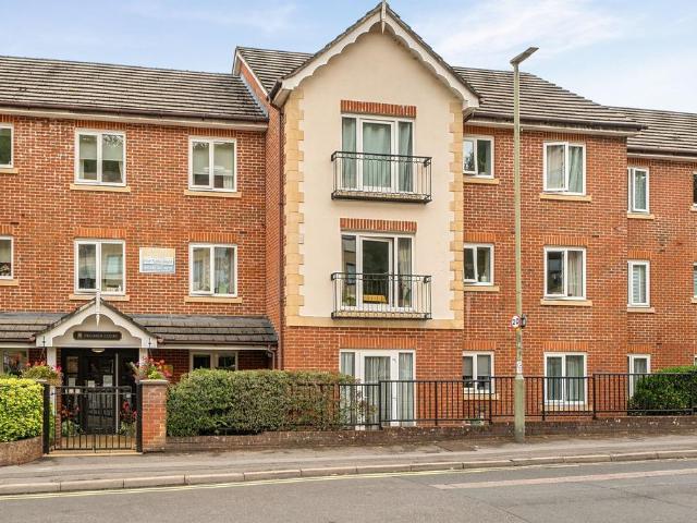 Flat for sale in Hillview, Surrey