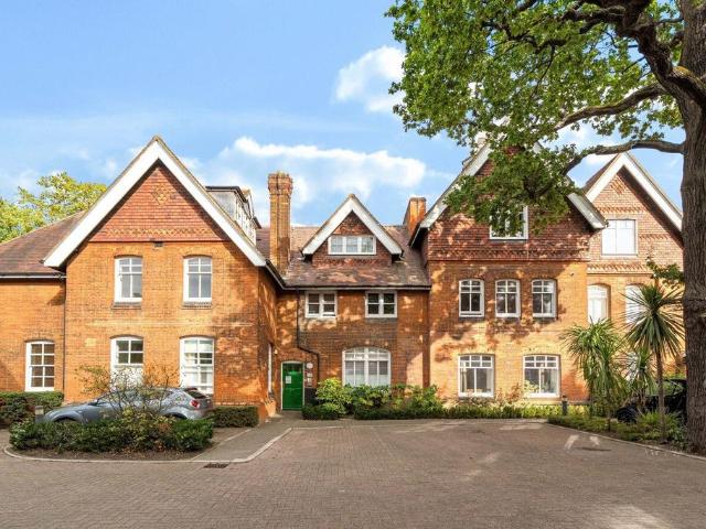 Flat for sale in London Borough of Lambeth, Greater London