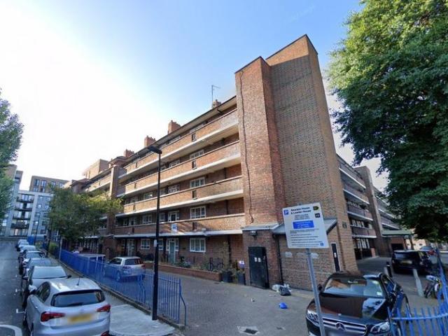 Flat for sale in St. George in the East, Wapping