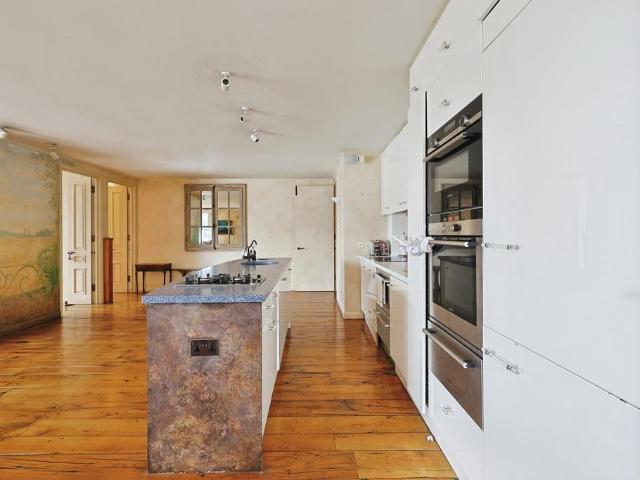 Flat for sale in Battersea, Greater London