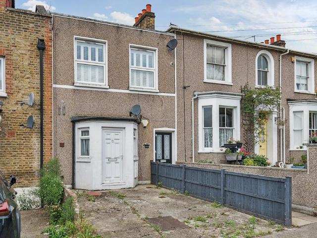 Flat for sale in London Borough of Lewisham, Greater London