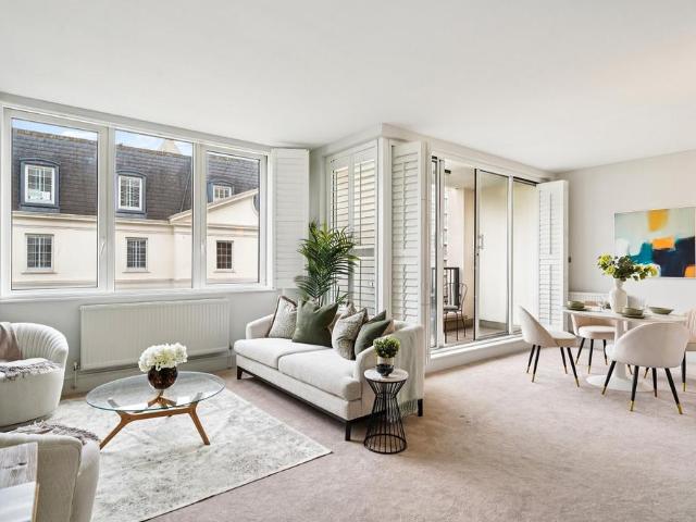 Flat for sale in Chelsea Harbour, Cat Hill