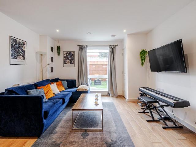 Flat for sale in Camberwell, Greater London