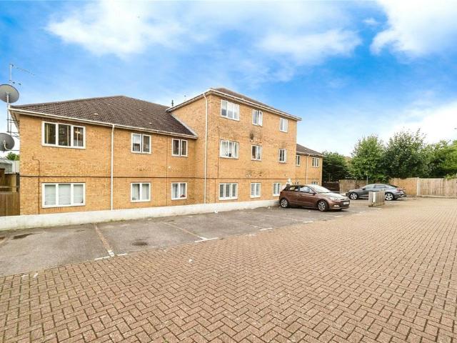 Flat for sale in Collier Row, Greater London