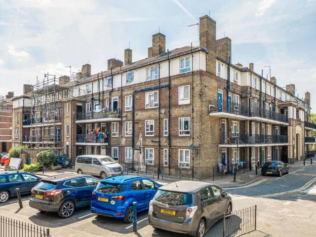 Flat for sale in Old Kent Road, Greater London