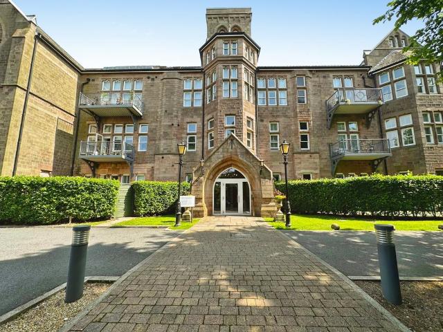 Flat for sale in Bulk, Lancaster
