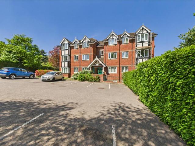 Flat for sale in Pouchen End, Hertfordshire