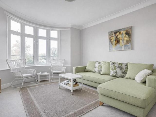 Flat for sale in Fulham, Greater London