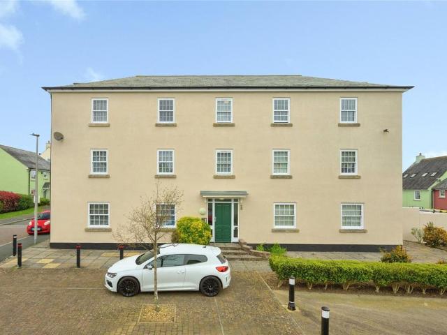 Flat for sale in Strode, Devon