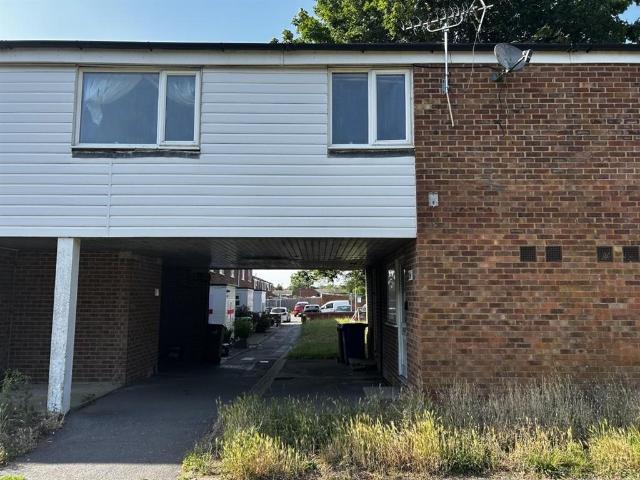 Flat for sale in Easthampstead, Bracknell