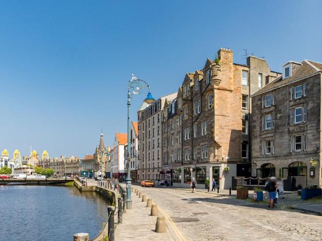 Flat for sale in North Leith, Scotland