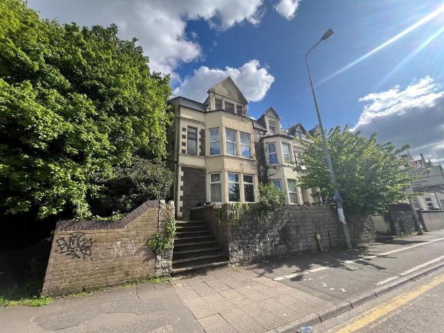Flat for sale in Penylan, Cardiff