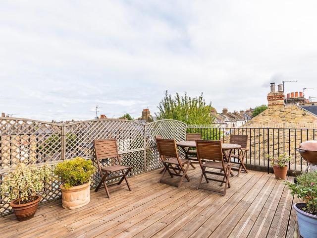 Flat for sale in Clapham Junction, Greater London