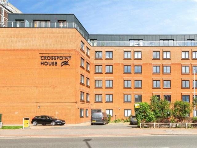 Flat for sale in Wallington, Greater London