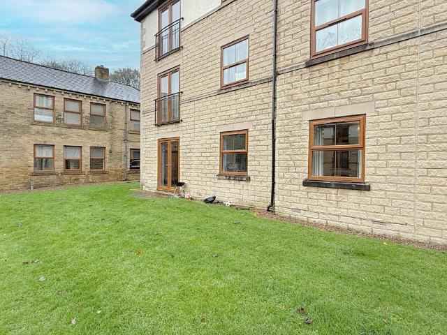 Flat for sale in Westwood Park, West Yorkshire