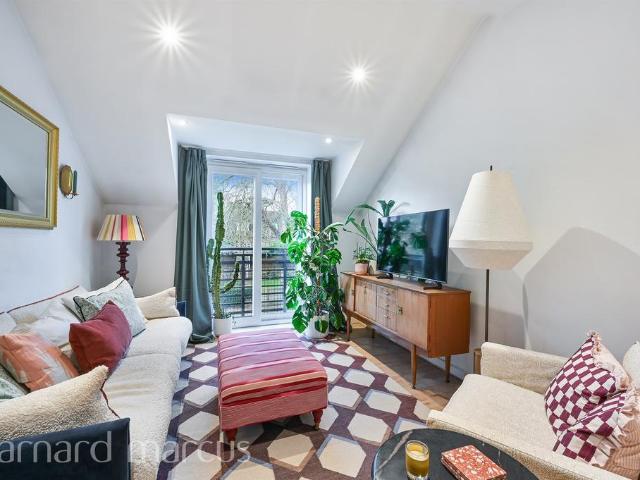 Flat for sale in Southfields, Greater London