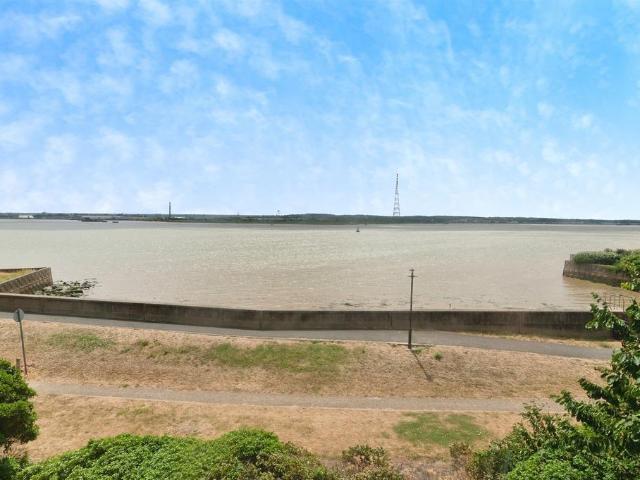 Flat for sale in Badgers Dene, Grays