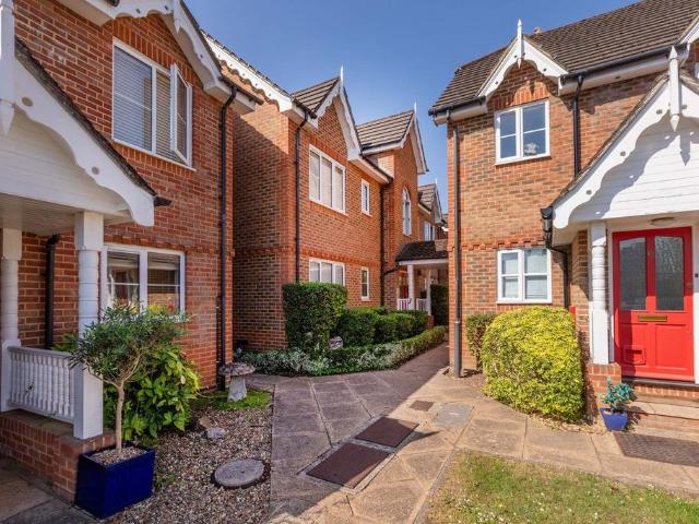 Flat for sale in Furze Platt, Maidenhead