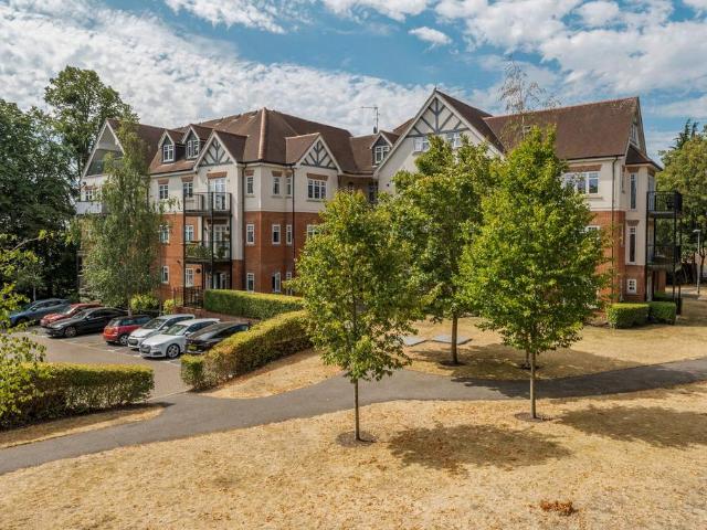 Flat for sale in St Marks, Maidenhead