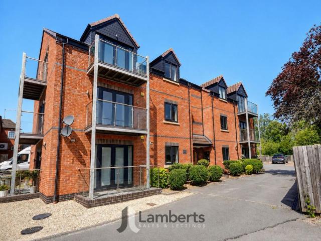 Flat for sale in Alderminster, Warwickshire