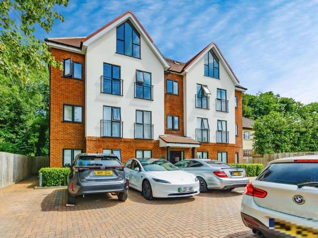 Flat for sale in London Borough of Croydon, Purley