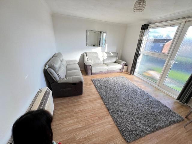 Flat for sale in Moorpark, Stanwix