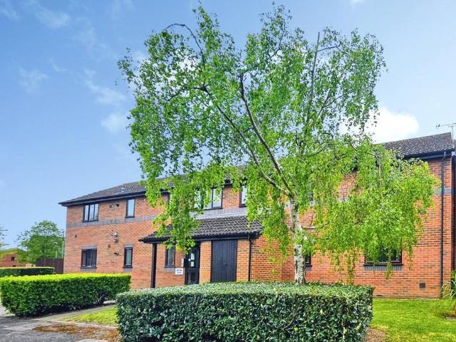 Flat for sale in Crayford, Greater London