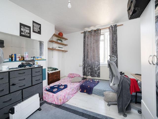 Flat for sale in London Borough of Tower Hamlets, Greater London
