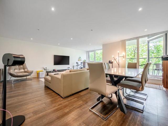 Flat for sale in Rotherhithe, Greater London