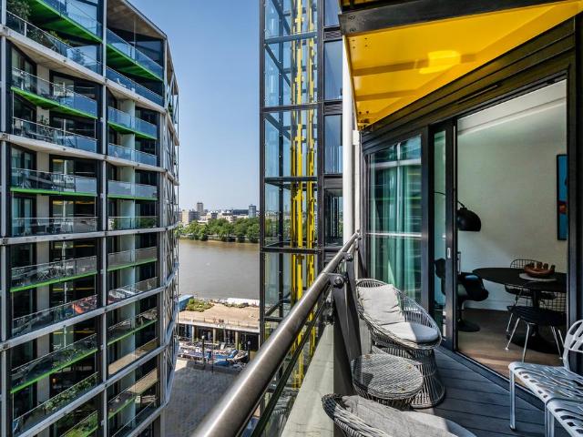 Flat for sale in Nine Elms, Greater London